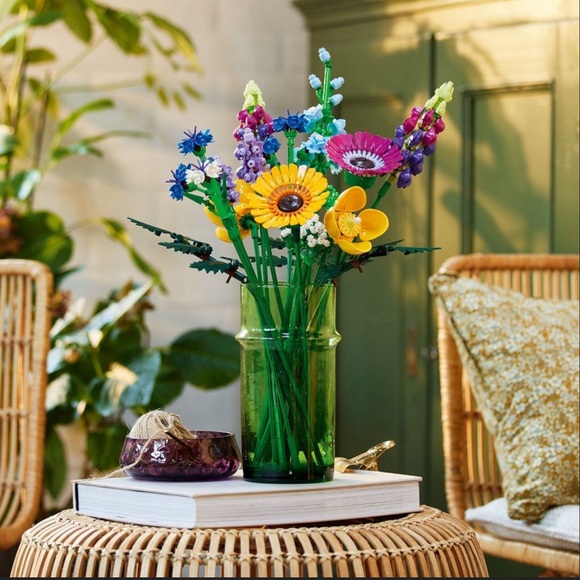 LEGO Icons Wildflower Bouquet - Picture 4 of 4